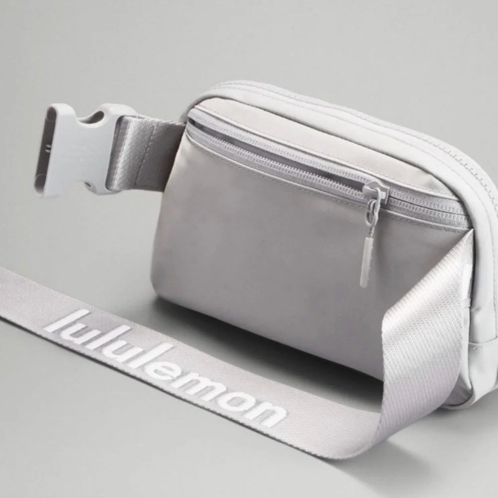 Lululemon Everywhere Belt Bag Silver Drop White Wordmark Crossbody Bag Nwt - Picture 1 of 5